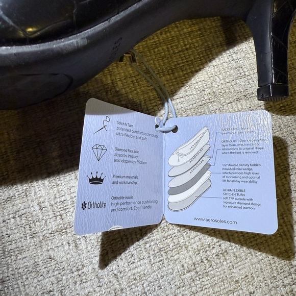 NWT AEROSOLES Women’s Edith Short Boot in Black Croco Size 9 - Picture 7 of 8